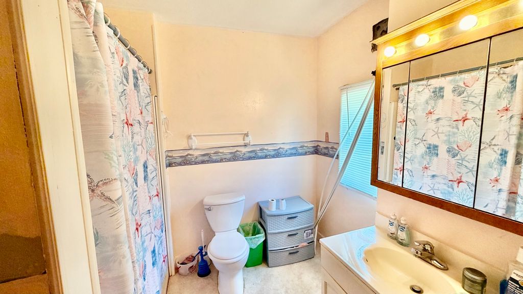 Image 7 of property listing at 800 W Mccord Street, Centralia, IL 62801