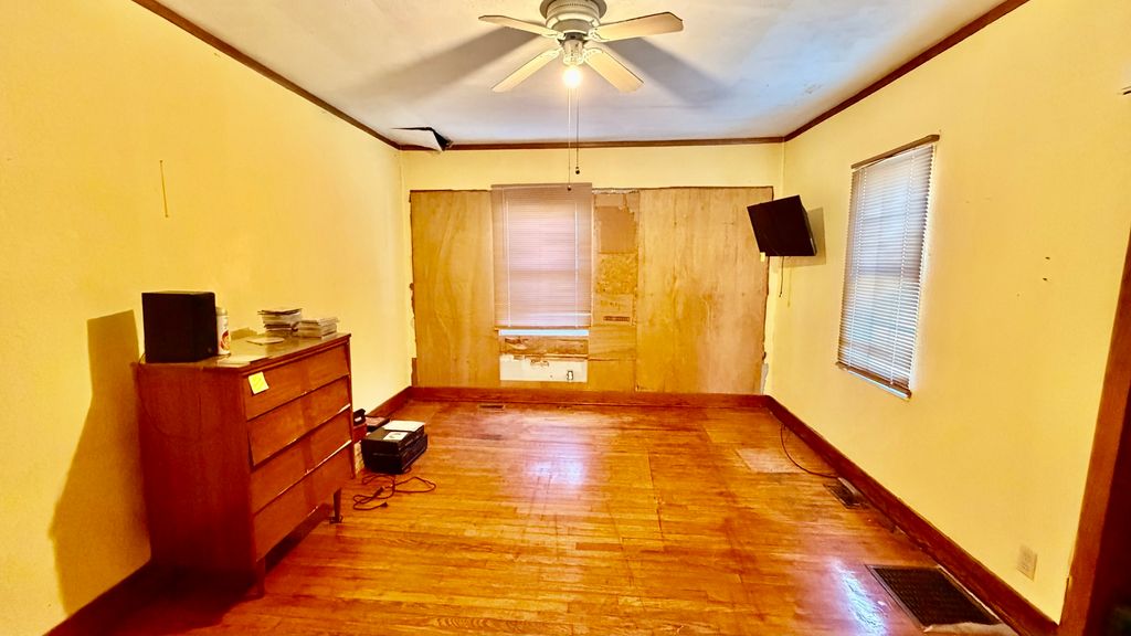 Image 9 of property listing at 800 W Mccord Street, Centralia, IL 62801