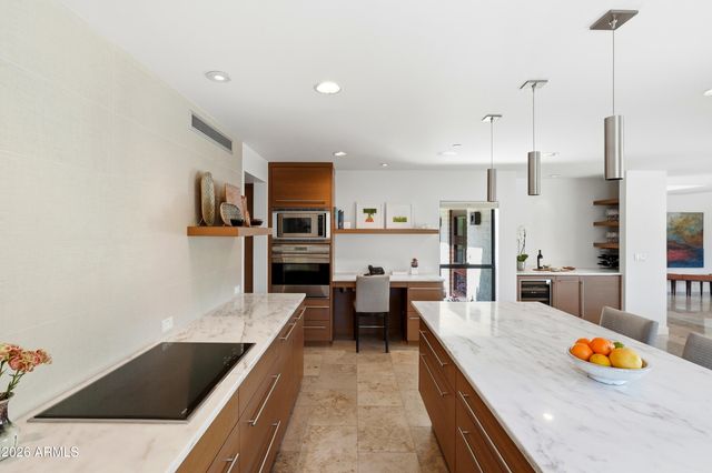 7334 E KRALL Street, Scottsdale, AZ 85250