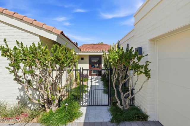 7334 E KRALL Street, Scottsdale, AZ 85250