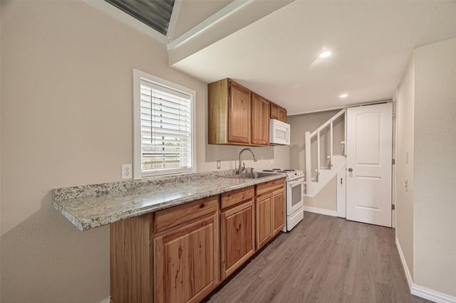 109 Queens Court, Baytown, TX 77520