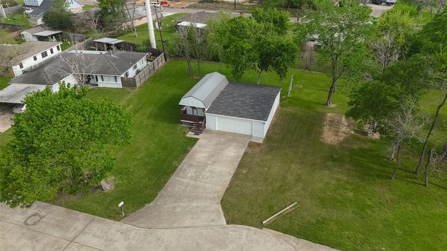 109 Queens Court, Baytown, TX 77520