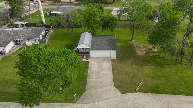 109 Queens Court, Baytown, TX 77520