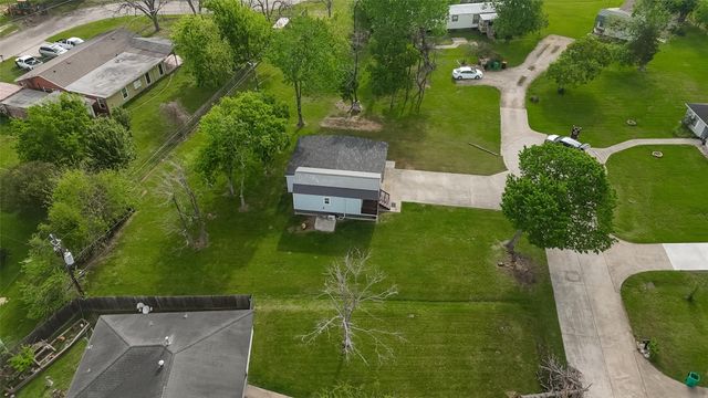 109 Queens Court, Baytown, TX 77520