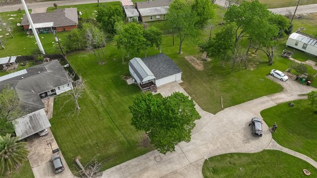 109 Queens Court, Baytown, TX 77520