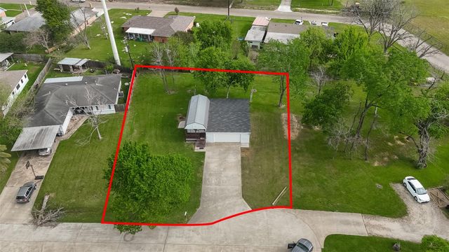 109 Queens Court, Baytown, TX 77520