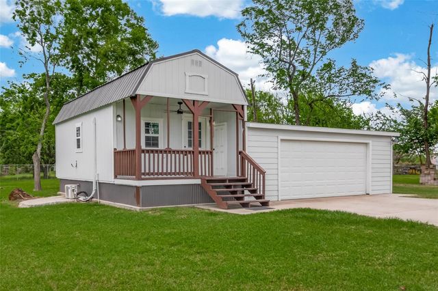 109 Queens Court, Baytown, TX 77520