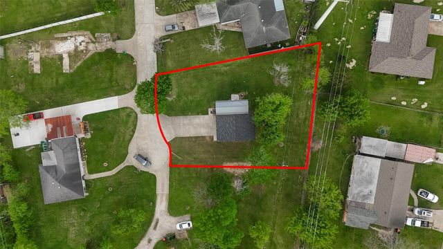 109 Queens Court, Baytown, TX 77520