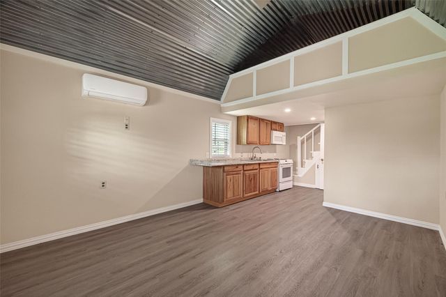 109 Queens Court, Baytown, TX 77520