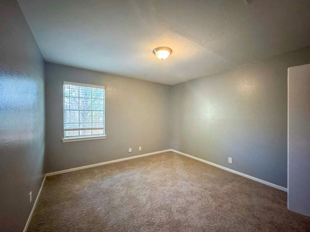 1010 N Meadows DR D, Austin, TX 78758