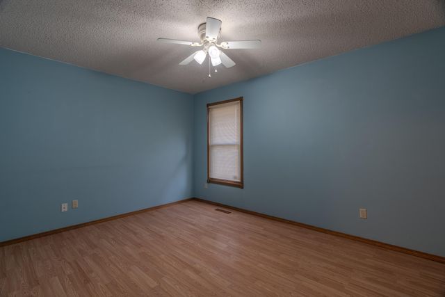 3446 S Valley View Avenue, Springfield, MO 65804