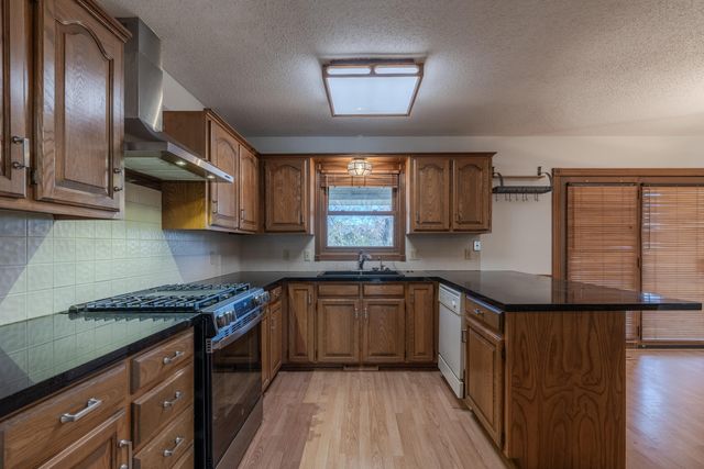 3446 S Valley View Avenue, Springfield, MO 65804