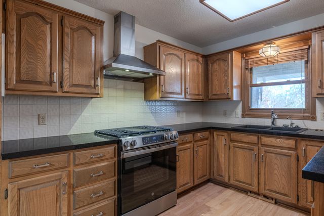 3446 S Valley View Avenue, Springfield, MO 65804