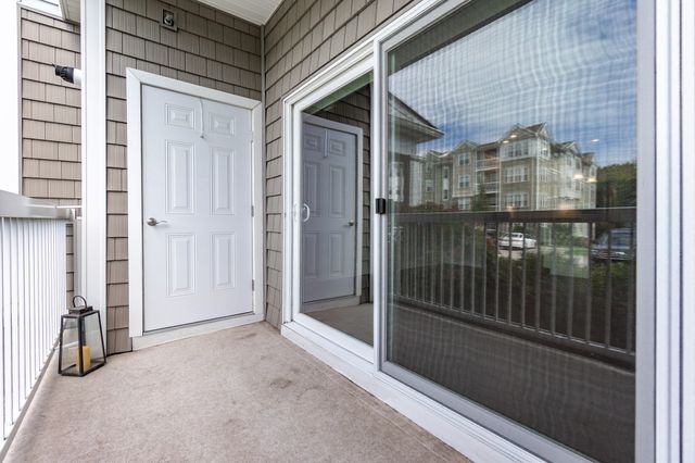 1102 Pennington Drive 1102, Walpole, MA 02081