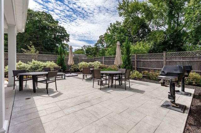1102 Pennington Drive 1102, Walpole, MA 02081