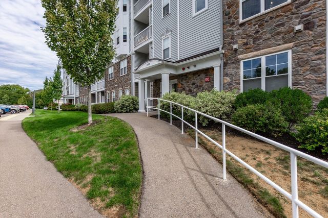 1102 Pennington Drive 1102, Walpole, MA 02081