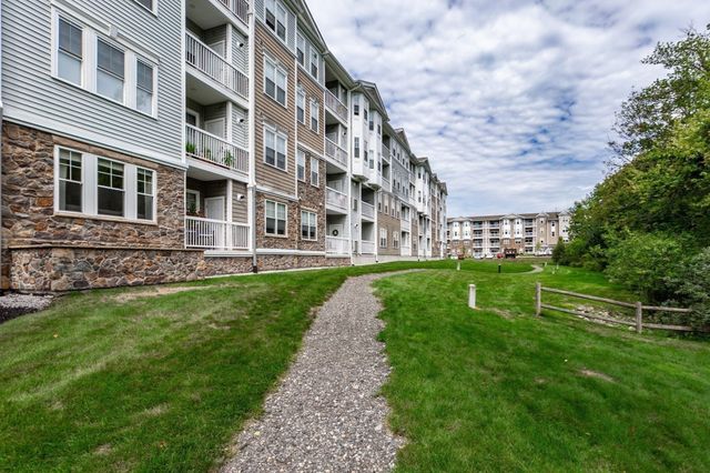 1102 Pennington Drive 1102, Walpole, MA 02081