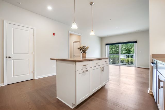 1102 Pennington Drive 1102, Walpole, MA 02081