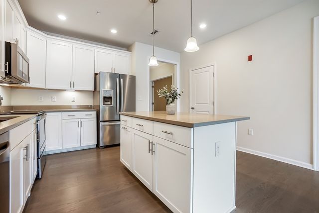 1102 Pennington Drive 1102, Walpole, MA 02081