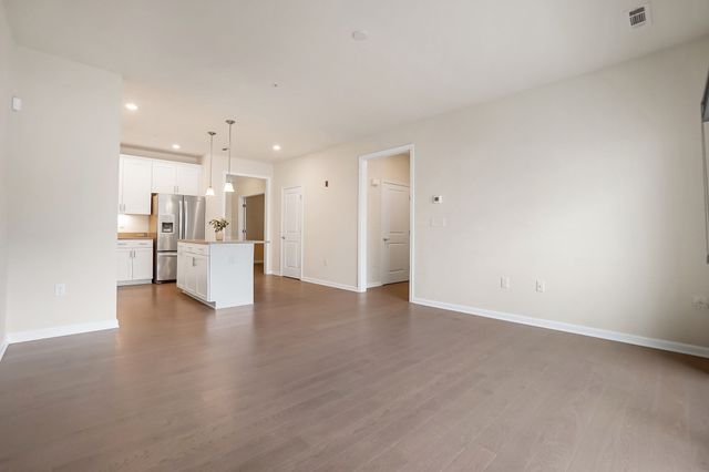 1102 Pennington Drive 1102, Walpole, MA 02081