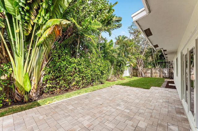 3203 Dover Rd, Pompano Beach, FL 33062