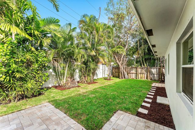 3203 Dover Rd, Pompano Beach, FL 33062