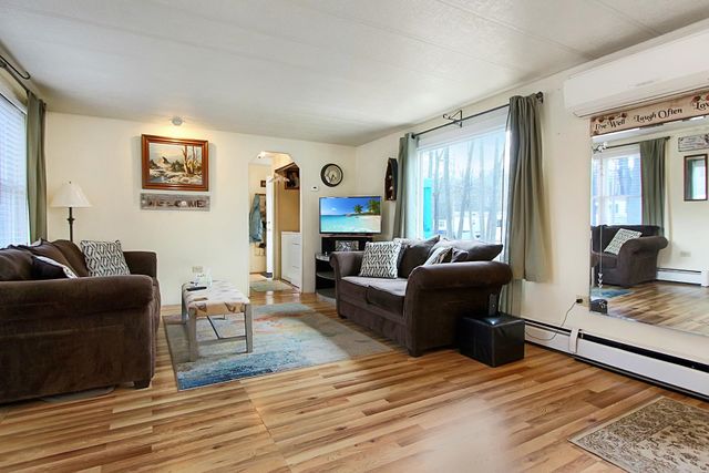 71 Cynthia Circle, Seabrook, NH 03874