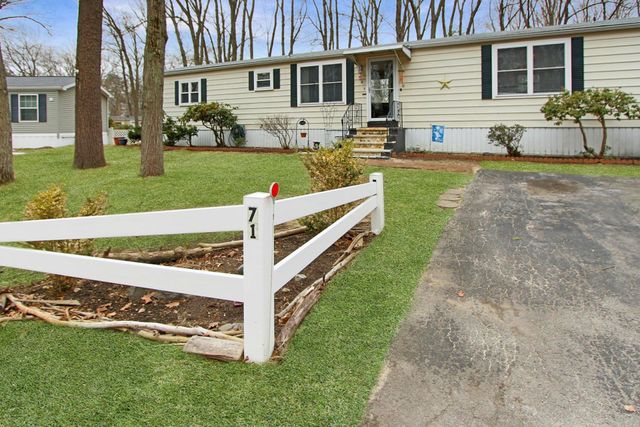 71 Cynthia Circle, Seabrook, NH 03874