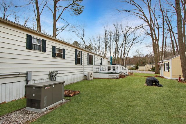 71 Cynthia Circle, Seabrook, NH 03874