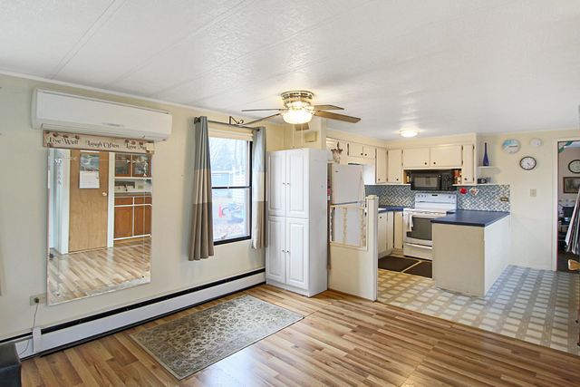 71 Cynthia Circle, Seabrook, NH 03874