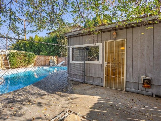 210 W Ash Avenue, Burbank, CA 91502
