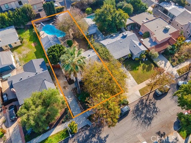210 W Ash Avenue, Burbank, CA 91502