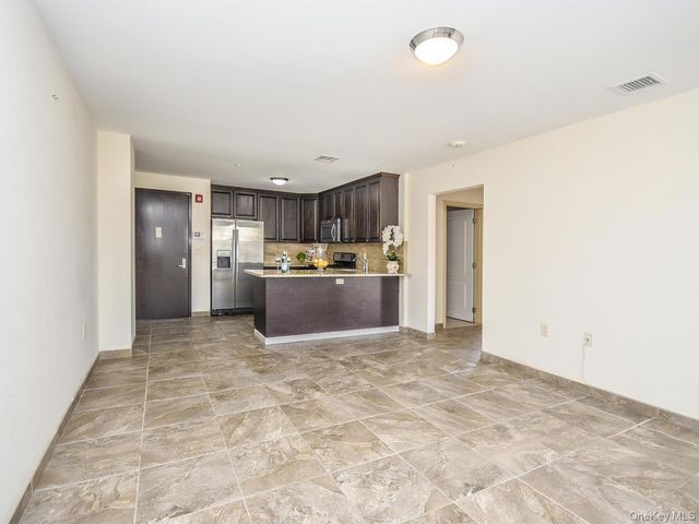 400 Carney Street 601, Glen Cove, NY 11542