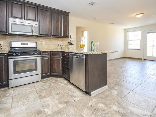 400 Carney Street 601, Glen Cove, NY 11542