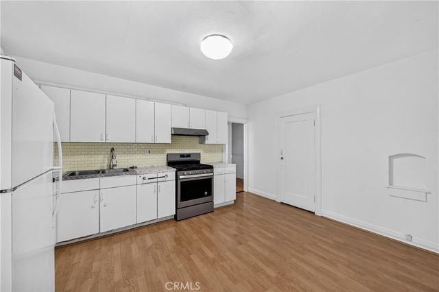 139 S Manhattan 145, Los Angeles, CA 90004