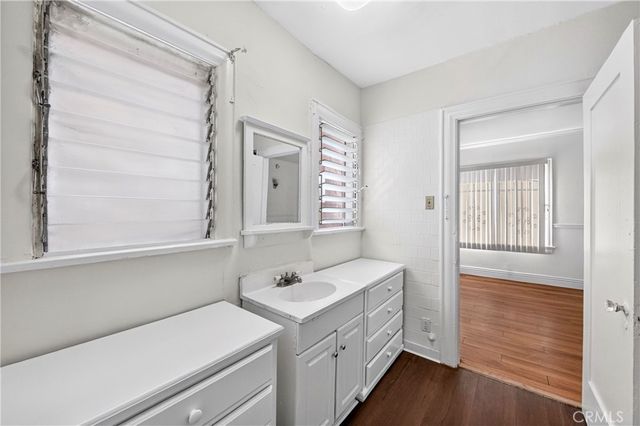 139 S Manhattan 145, Los Angeles, CA 90004