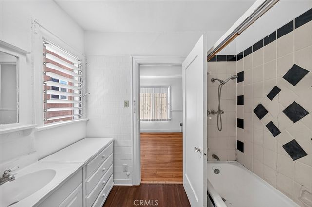 139 S Manhattan 145, Los Angeles, CA 90004