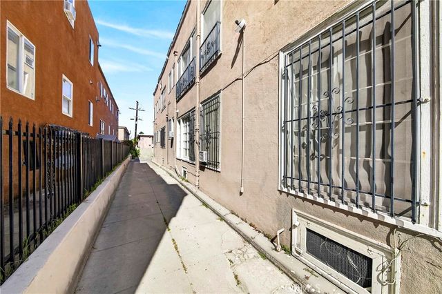 139 S Manhattan 145, Los Angeles, CA 90004