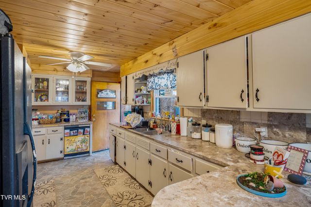 288 Arnold Road, Mountain City, TN 37683