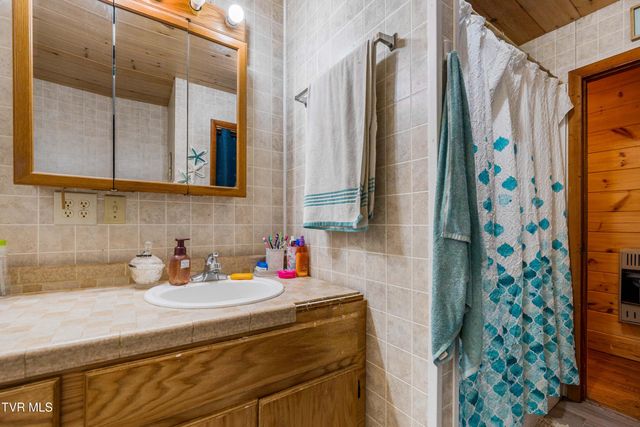 288 Arnold Road, Mountain City, TN 37683