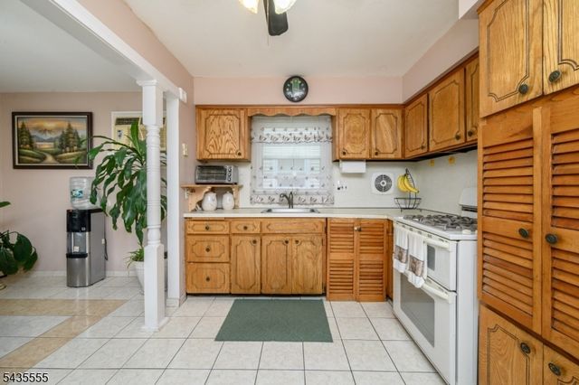 405 Kennedy Dr, Linden City, NJ 07036