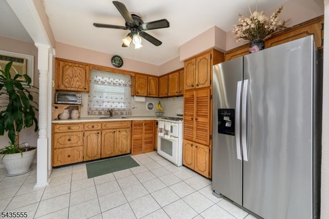 405 Kennedy Dr, Linden City, NJ 07036