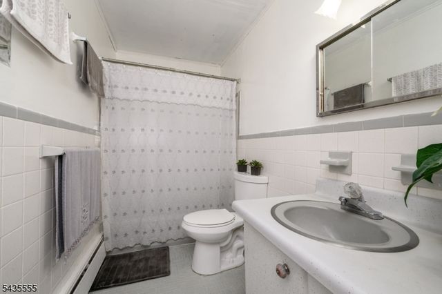 405 Kennedy Dr, Linden City, NJ 07036
