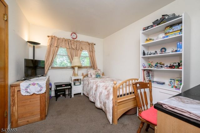 405 Kennedy Dr, Linden City, NJ 07036