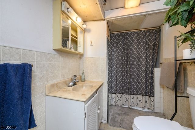405 Kennedy Dr, Linden City, NJ 07036