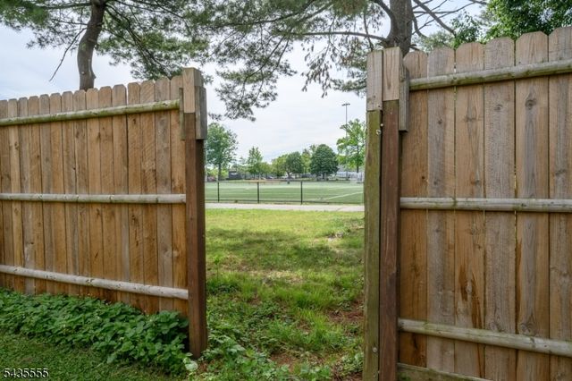 405 Kennedy Dr, Linden City, NJ 07036