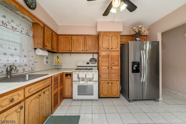 405 Kennedy Dr, Linden City, NJ 07036