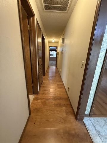 9216 NW Lansbrook Lane, Oklahoma City, OK 73132