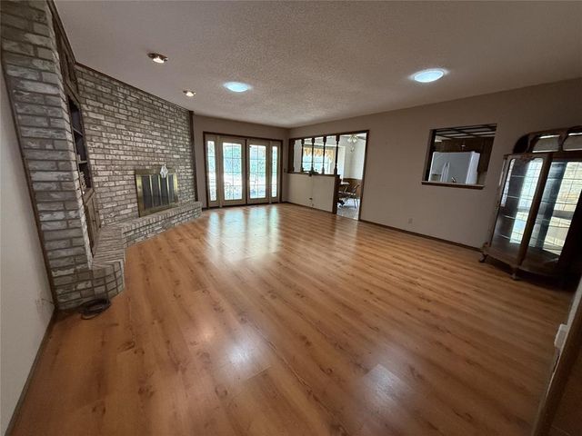 9216 NW Lansbrook Lane, Oklahoma City, OK 73132