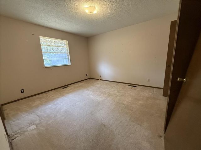 9216 NW Lansbrook Lane, Oklahoma City, OK 73132